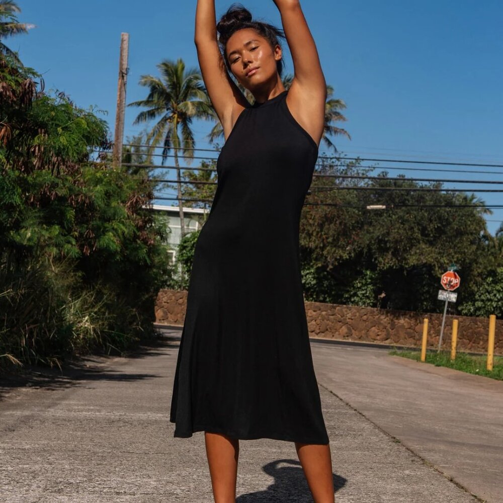 NWOT STONE LIGHT DRESS - BLACK